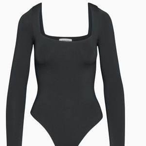 Aritzia Babaton
Contour Squareneck Longsleeve Bodysuit